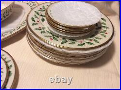 (17)PcsLenox Christmas Holiday Holly Berry Wreath Gold Trim China Dinner Set