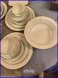 33 Pc Noritake Buckingham Gold China