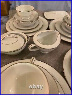 33 Pc Noritake Buckingham Gold China