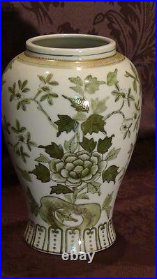 Antique Chinese Porcelain Gren-gold Painted Flowers Vase