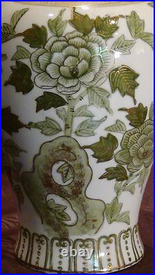 Antique Chinese Porcelain Gren-gold Painted Flowers Vase