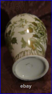 Antique Chinese Porcelain Gren-gold Painted Flowers Vase