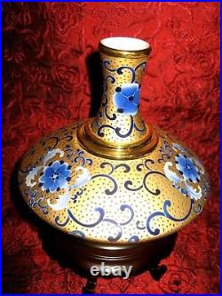 Asian Oriental luxury gold hand-painted blue and white porcelain vase signed