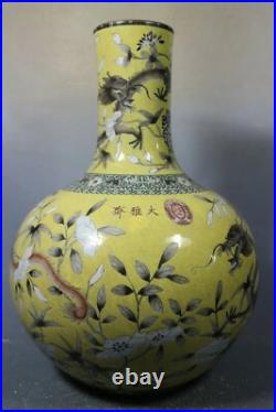 Beautiful Chinese famille rose porcelain gilded vase