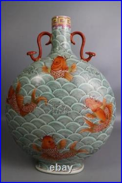 Beautiful Chinese famille rose porcelain gilded vase