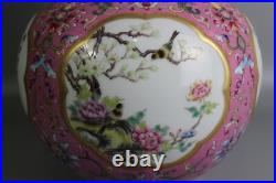 Beautiful Chinese famille rose porcelain gilded vase