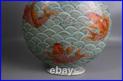 Beautiful Chinese famille rose porcelain gilded vase