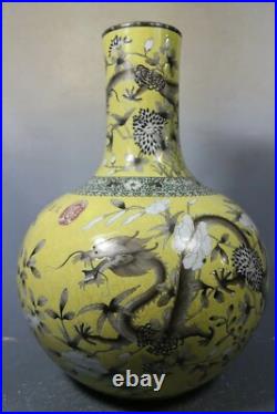 Beautiful Chinese famille rose porcelain gilded vase