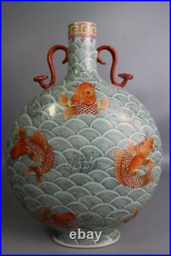 Beautiful Chinese famille rose porcelain gilded vase