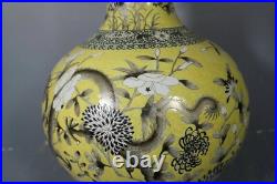 Beautiful Chinese famille rose porcelain gilded vase