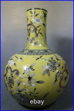 Beautiful Chinese famille rose porcelain gilded vase