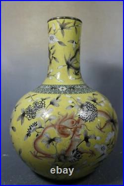 Beautiful Chinese famille rose porcelain gilded vase