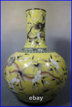 Beautiful Chinese famille rose porcelain gilded vase