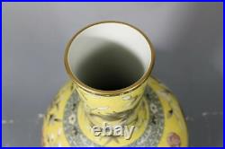 Beautiful Chinese famille rose porcelain gilded vase