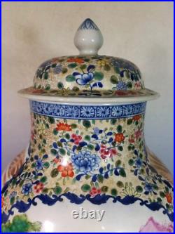 Beautiful chinese porcelain gilded rose medallion of pot