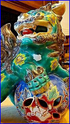 Beautiful old Porcelain Asian Oriental Foo Dog Temple Lions Te Ling Protectors