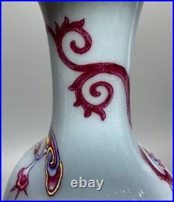 C Beautiful Chinese Qing dynasty famille rose porcelain gilded vase H17.6CM
