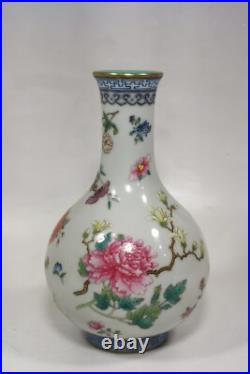 C Beautiful Chinese Qing dynasty famille rose porcelain gilded vase H18.5CM