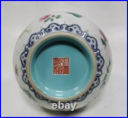 C Beautiful Chinese Qing dynasty famille rose porcelain gilded vase H18.5CM