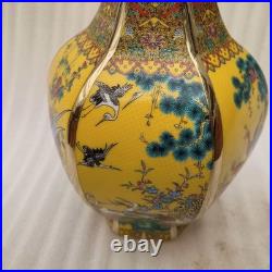 China Old Porcelain yellow Enamel Golden hexagonal flower and bird pattern Vase