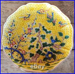 Chinese Porcelain 9.5 Dia Yellow Bird Bonsai Tree Flowers Vivid Decorator Plate