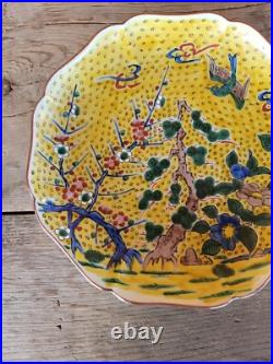 Chinese Porcelain 9.5 Dia Yellow Bird Bonsai Tree Flowers Vivid Decorator Plate