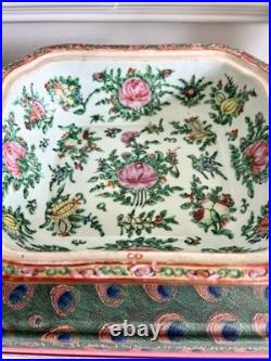 Chinese Rose Medallion Tureen Porcelain Chinoiserie Floral Gold Gilt Chinese Rose Medallion Tureen Porcelain Chinoiserie Floral Gold Gilt