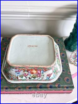 Chinese Rose Medallion Tureen Porcelain Chinoiserie Floral Gold Gilt Chinese Rose Medallion Tureen Porcelain Chinoiserie Floral Gold Gilt