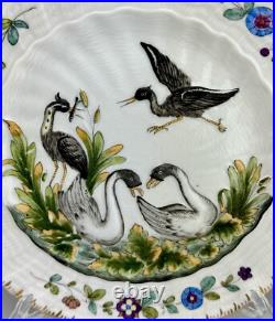 EXCELLENT HEREND ANTIQUE Swan 8.25 Raised Bird Plate with Gold Edging Amazing
