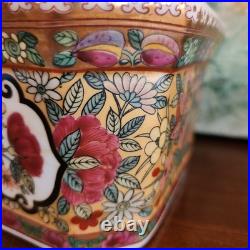 FABULOUS Vintage Porcelain Rose Canton Lidded Box with Acorn Finial Reds/Golds