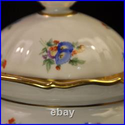 Hutschenreuther Coffee Pot 40 Oz Floral wGold 1939-1964 The Mayfair White #7619 Hutschenreuther Coffee Pot 40 Oz Floral wGold 1939-1964 The Mayfair White #7619