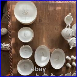 Kayson Golden Rhapsody Fine China 124 Pieces great condition
