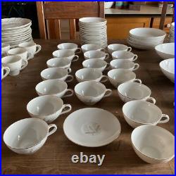 Kayson Golden Rhapsody Fine China 124 Pieces great condition