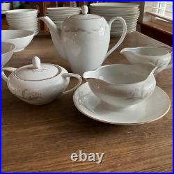Kayson Golden Rhapsody Fine China 124 Pieces great condition