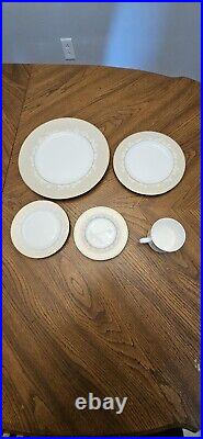 Lenox Classics Collection Bellina Gold 5 Piece Place Setting