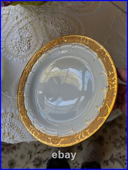 Meissen Gold Leaf Vintage 10-5 Dinner plates (4) Meissen Gold Leaf Vintage 10-5 Dinner plates (4)