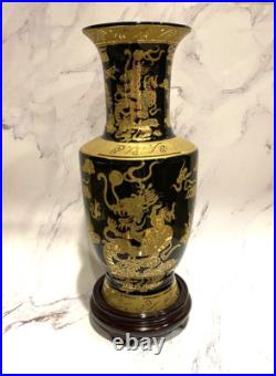 NIB VTG CHINESE BLACK & GOLD PORCELAIN VASE With WOOD STAND