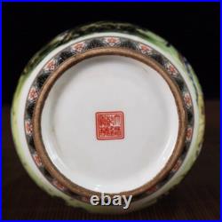 Old Chinese Porcelain Color Painted Twelve Golden Hairpins Pattern Vase Old Chinese Porcelain Color Painted Twelve Golden Hairpins Pattern Vase