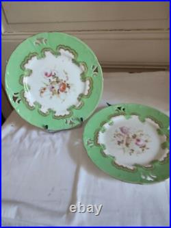 Pair Of Porcelain Plates With Openwork Floral Bouquet Decoration And Gilding Pair Of Porcelain Plates With Openwork Floral Bouquet Decoration And Gilding