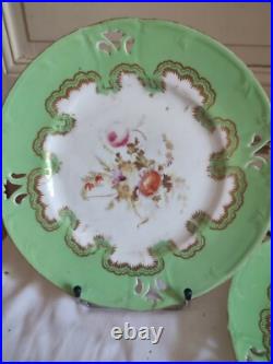 Pair Of Porcelain Plates With Openwork Floral Bouquet Decoration And Gilding Pair Of Porcelain Plates With Openwork Floral Bouquet Decoration And Gilding
