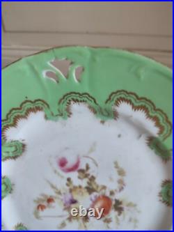 Pair Of Porcelain Plates With Openwork Floral Bouquet Decoration And Gilding Pair Of Porcelain Plates With Openwork Floral Bouquet Decoration And Gilding