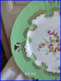 Pair Of Porcelain Plates With Openwork Floral Bouquet Decoration And Gilding Pair Of Porcelain Plates With Openwork Floral Bouquet Decoration And Gilding