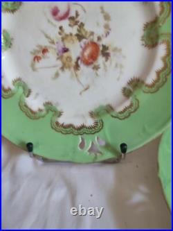 Pair Of Porcelain Plates With Openwork Floral Bouquet Decoration And Gilding Pair Of Porcelain Plates With Openwork Floral Bouquet Decoration And Gilding