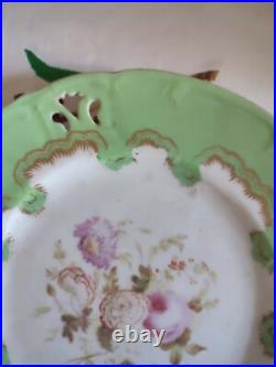 Pair Of Porcelain Plates With Openwork Floral Bouquet Decoration And Gilding Pair Of Porcelain Plates With Openwork Floral Bouquet Decoration And Gilding
