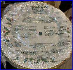 Set of 4 Vintage Lenox Christmas China Holiday Dinner Plates 10.5 Gold Trim