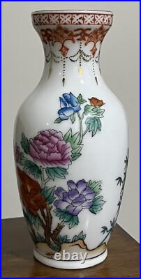 VTG 1950's Chinese Hand Painted Famille Rose Gold Rim Porcelain Vase 6.5 Tall