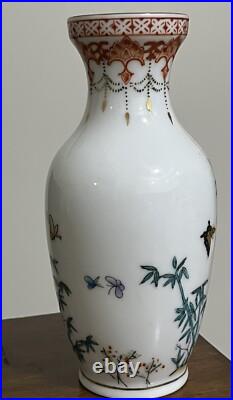 VTG 1950's Chinese Hand Painted Famille Rose Gold Rim Porcelain Vase 6.5 Tall