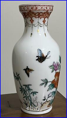 VTG 1950's Chinese Hand Painted Famille Rose Gold Rim Porcelain Vase 6.5 Tall