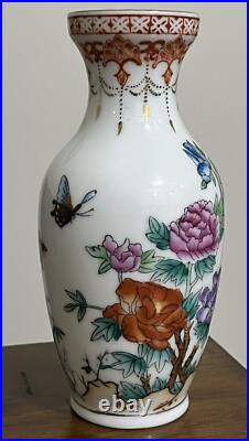 VTG 1950's Chinese Hand Painted Famille Rose Gold Rim Porcelain Vase 6.5 Tall