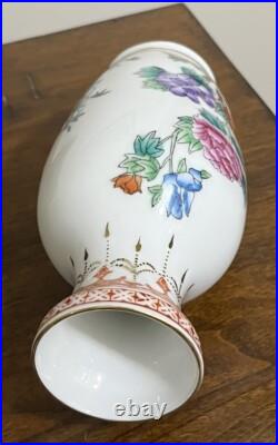 VTG 1950's Chinese Hand Painted Famille Rose Gold Rim Porcelain Vase 6.5 Tall